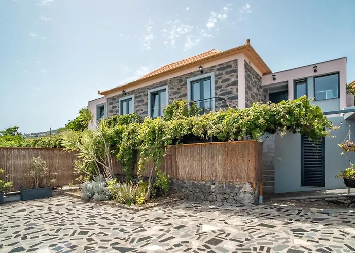 Madeirense Villa In Santa Cruz