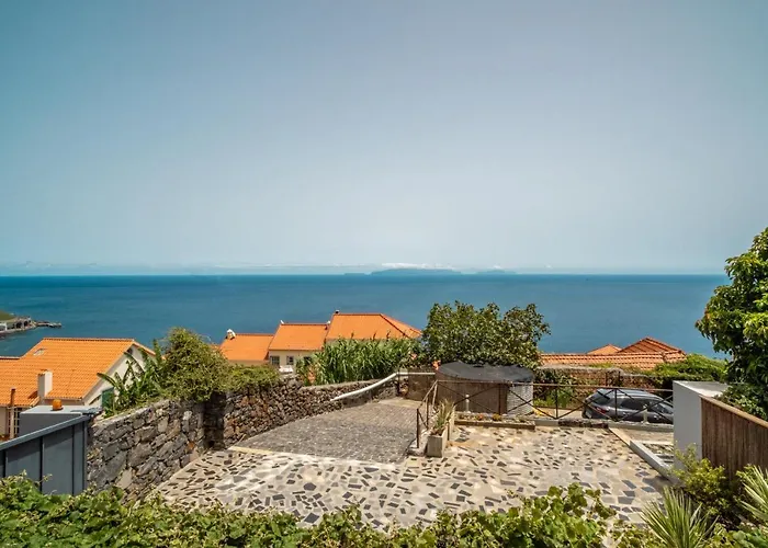 Madeirense Villa In Santa Cruz