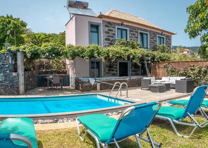 Madeirense Villa In Santa Cruz
